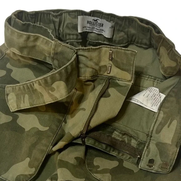 Hollister California Ultra High-Rise Mom Short Stretch Camo 3”  Women’s Size S - Picture 6 of 11